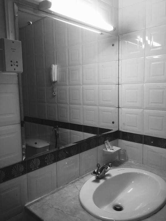 دبي Gold Plaza Guest House الغرفة الصورة